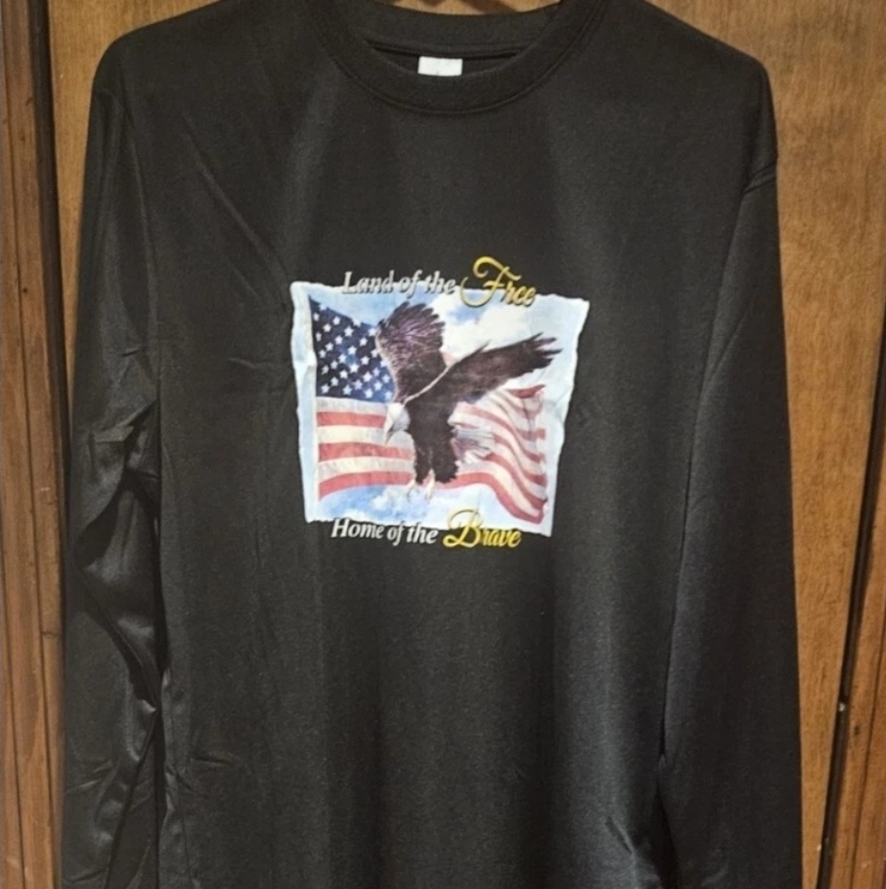 Black T-Shirt Land Of The Free Home Of The Brave Eagle/American Flag Size L